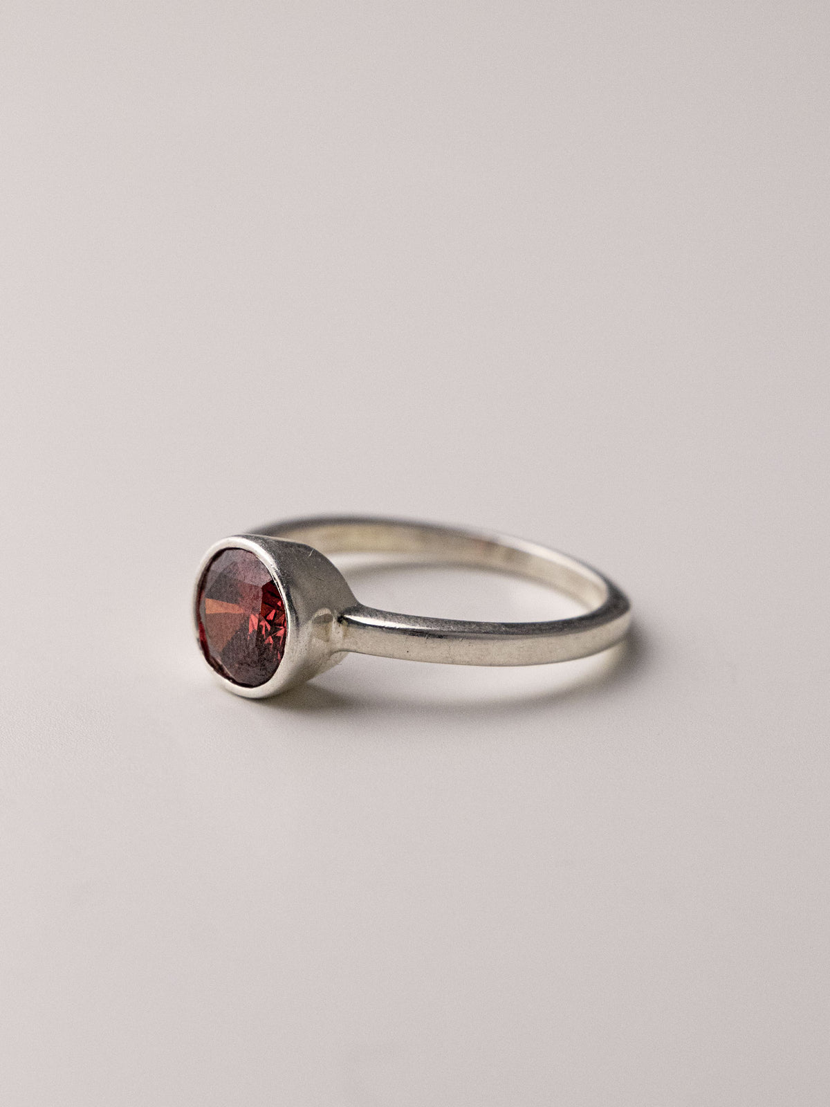 MELODY SILVER RING - Deep Red