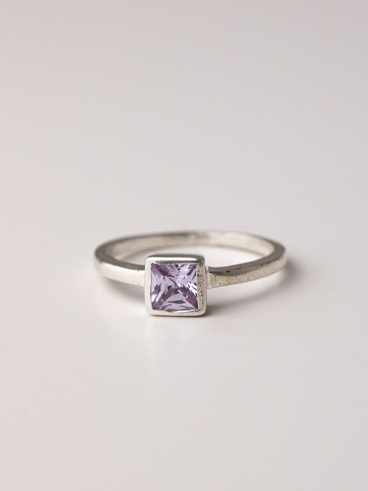 PHOENIX SILVER RING - Lilac